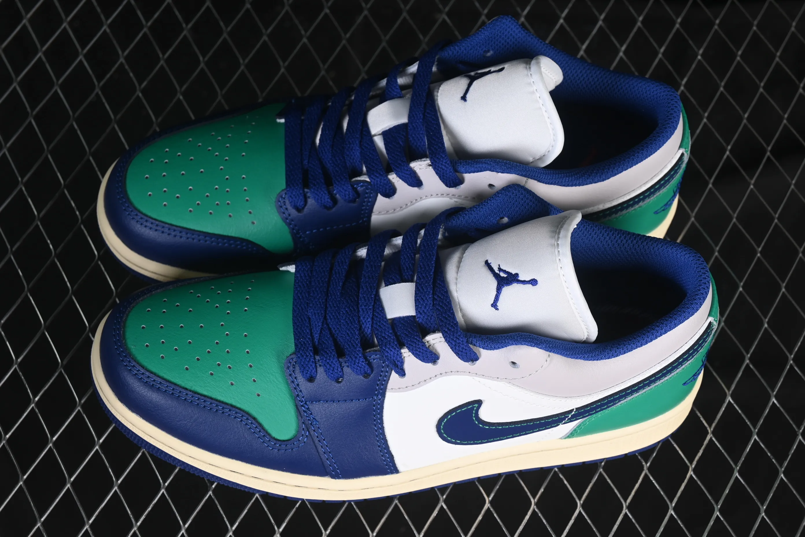 All categories Air Jordan Jordan series basketball shoes Air Jordan 1 Low G version pure original Air Jordan 1 Low AJ1 Joe 1 blue and green color matching low-top cultural casual sneakers 553558-147